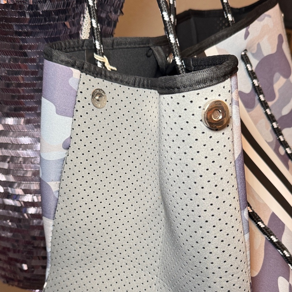 Camouflage Neoprene Tote Bag - Picture 3 of 10